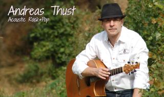 Plakat - Andreas Thust Musiker mit Gittare und Gesang